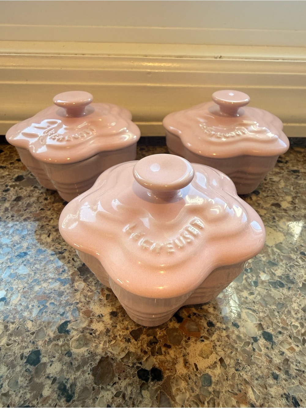 Le Creuset Stoneware Pink Petite Fleur Flower Mini Cocotte Ramekins Set of 3
